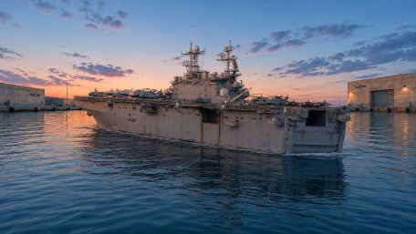 Ingalls USS Peleliu (LHA-5)