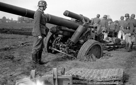 15cm sFH 18 (15cm schwere Feldhaubitze 18) (COLD WAR, WORLD WAR 2) 15cm sFH 18 (15cm schwere Feldhaubitze 18)