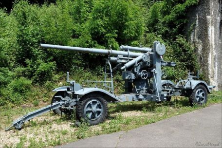 8.8cm FlaK 18 / FlaK 36 / FlaK 37 (German 88)