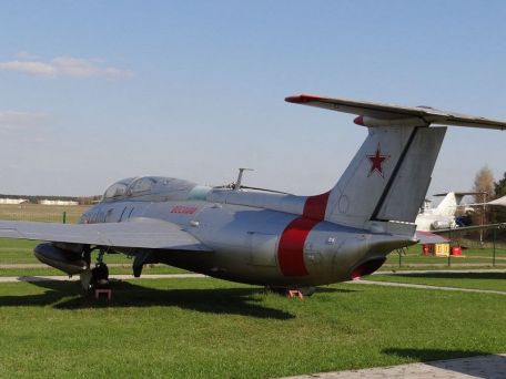 Aero L-29 Delfin / Maya (COLD WAR, MODERN AIRCRAFT) Aero L-29 Delfin / Maya