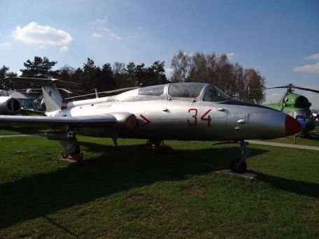 Aero L-29 Delfin / Maya (COLD WAR, MODERN AIRCRAFT) Aero L-29 Delfin / Maya