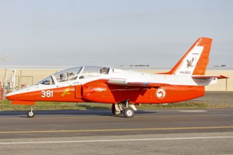 Alenia Aermacchi S-211