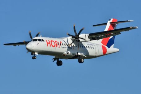 ATR 42 (Avions de Transport Regional Model 42) (COLD WAR, MODERN AIRCRAFT) ATR 42 (Avions de Transport Regional Model 42)