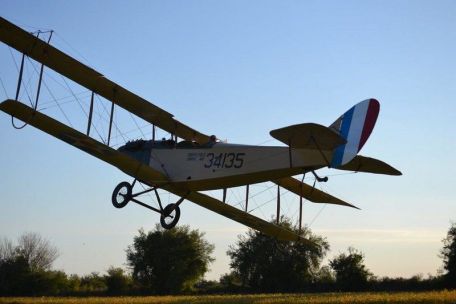 Curtiss JN-4 (Jenny) (WORLD WAR 1) Curtiss JN-4 (Jenny)