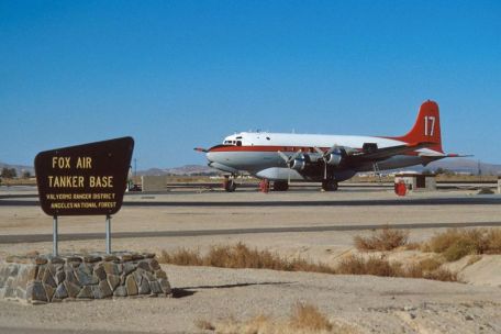 Douglas C-54 Skymaster (DC-4) (BERLIN AIRLIFT, COLD WAR, CUBAN MISSILE CRISIS, KOREAN WAR, STRATEGIC AIR COMMAND, VIETNAM WAR, W.A.S.P., WORLD WAR 2) Douglas C-54 Skymaster (DC-4)