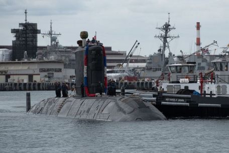 HMCS Chicoutimi (SSK-879) (MODERN NAVY) HMCS Chicoutimi (SSK-879)