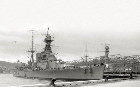 HMS Hood (51) (WORLD WAR 2) HMS Hood (51)
