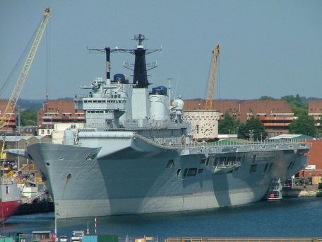 HMS Invincible (R05)