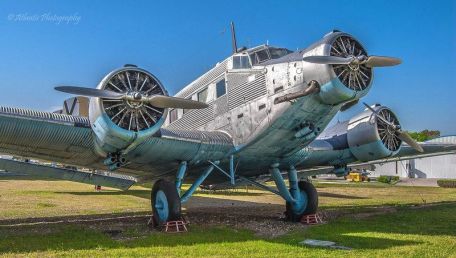 Junkers Ju 52 (BERLIN AIRLIFT, COLD WAR, GOLDEN AGE, WORLD WAR 2) Junkers Ju 52
