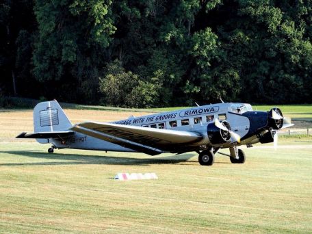 Junkers Ju 52 (BERLIN AIRLIFT, COLD WAR, GOLDEN AGE, WORLD WAR 2) Junkers Ju 52