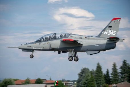 Leonardo M-345