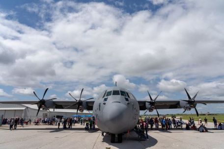 Lockheed C-130 Hercules (ALLIED FORCE, FALKLANDS WAR, GULF WAR, INDO-PAK WAR, IRAN-IRAQ WAR, MODERN AIRCRAFT, STRATEGIC AIR COMMAND, VIETNAM WAR) Lockheed C-130 Hercules