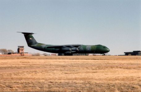 Lockheed C-141 Starlifter (COLD WAR, GULF WAR, VIETNAM WAR) Lockheed C-141 Starlifter