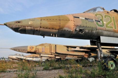 Mikoyan-Gurevich MiG-23 (Flogger) (1982 LEBANON WAR, COLD WAR, GULF WAR, IRAN-IRAQ WAR, MODERN AIRCRAFT, WARSAW PACT) Mikoyan-Gurevich MiG-23 (Flogger)