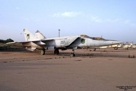 Mikoyan-Gurevich MiG-25 (Foxbat) (COLD WAR, GULF WAR, IRAN-IRAQ WAR, MODERN AIRCRAFT, WARSAW PACT) Mikoyan-Gurevich MiG-25 (Foxbat)