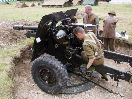 Ordnance QF 25-pounder (ANGOLAN BUSH WAR, COLD WAR, WORLD WAR 2) Ordnance QF 25-pounder