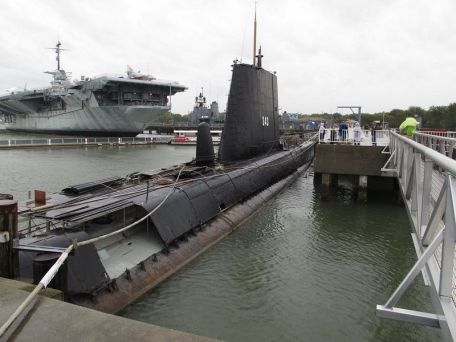 USS Clamagore (SS-343) (COLD WAR, WORLD WAR 2) USS Clamagore (SS-343)