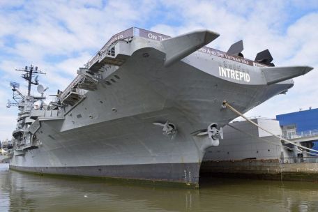 USS Intrepid (CV-11) (COLD WAR, VIETNAM WAR, WORLD WAR 2) USS Intrepid (CV-11)