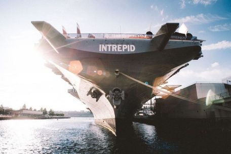 USS Intrepid (CV-11) (COLD WAR, VIETNAM WAR, WORLD WAR 2) USS Intrepid (CV-11)