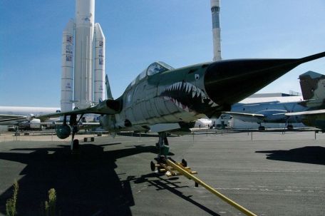 Republic F-105 Thunderchief (COLD WAR, VIETNAM WAR) Republic F-105 Thunderchief
