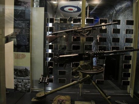 Fusil-Mitrailleur Modele 1915 CSRG (Chauchat) (INTERWAR, WORLD WAR 1) Fusil-Mitrailleur Modele 1915 CSRG (Chauchat)