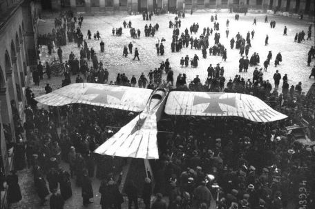 Rumpler Taube (Etrich Taube) (EARLY YEARS, WORLD WAR 1) Rumpler Taube (Etrich Taube)