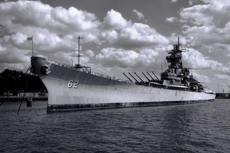 USS New Jersey (BB-62) (KOREAN WAR, VIETNAM WAR, WORLD WAR 2) USS New Jersey (BB-62)
