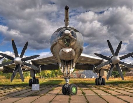 Tupolev Tu-95 (Bear) (COLD WAR, MODERN AIRCRAFT) Tupolev Tu-95 (Bear)