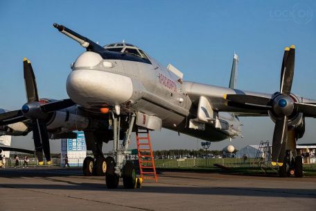 Tupolev Tu-95 (Bear) (COLD WAR, MODERN AIRCRAFT) Tupolev Tu-95 (Bear)