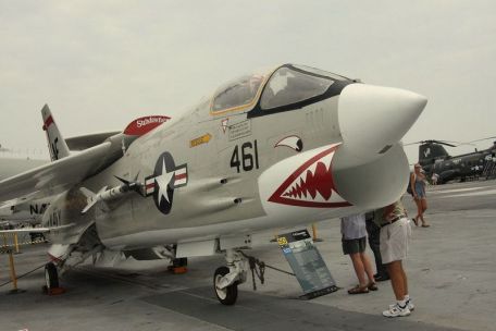 Vought F-8 Crusader (COLD WAR, VIETNAM WAR) Vought F-8 Crusader