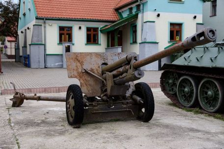 ZiS-3 (M1942) (COLD WAR, WORLD WAR 2) ZiS-3 (M1942)
